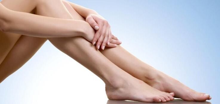 Gambe femminili sane